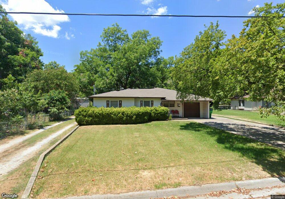 711 N Howeth St, Gainesville, TX 76240 - photo 1