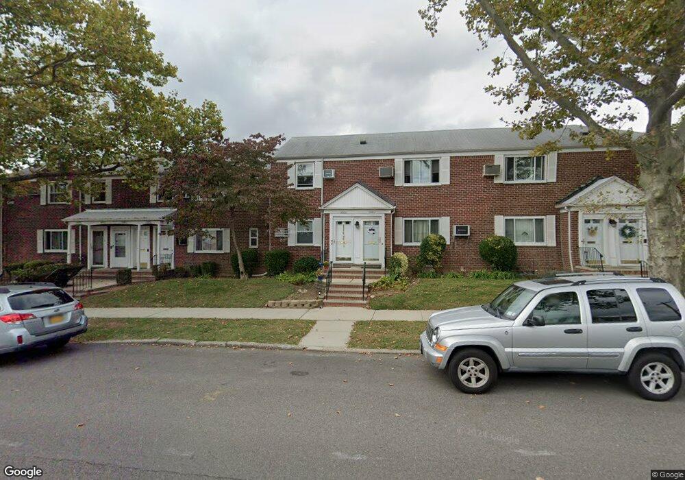 76-06B 249th St, Glen Oaks, NY 11004 - photo 1