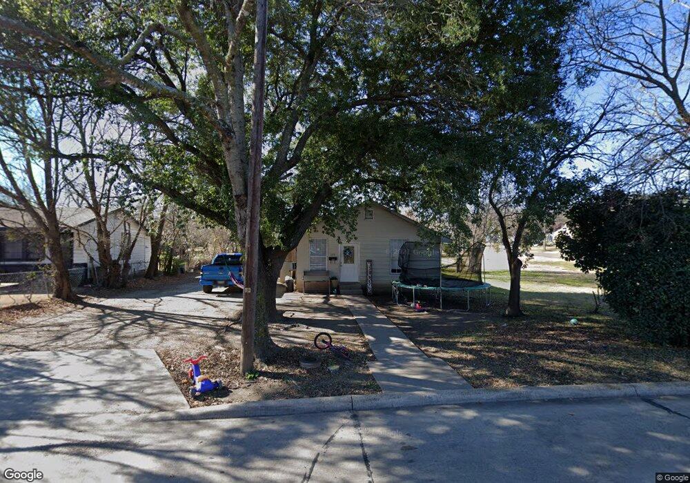 907 Daffan Ave, Ennis, TX 75119 - photo 1