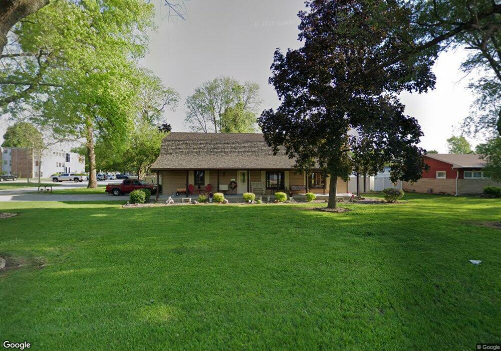 420 Charleston Ave, Mattoon, IL 61938 - photo 1