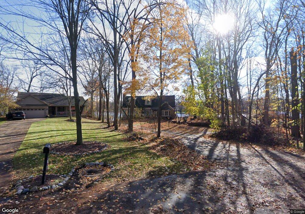 2537 W Libbie Dr, Lansing, MI 48917 - photo 1