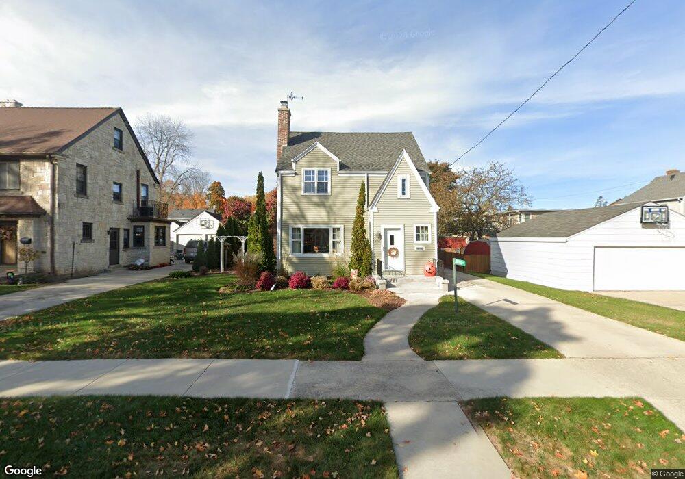 1034 N 16th St, Manitowoc, WI 54220 - photo 1