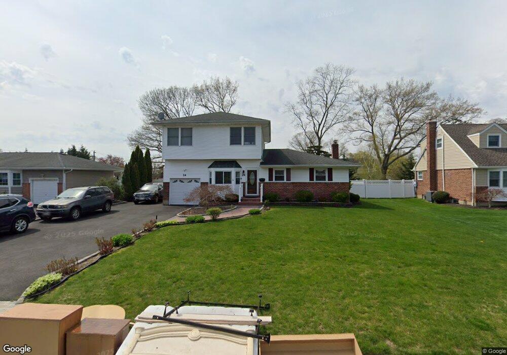 24 Gehrig St, ComMacK, NY 11725 - photo 1