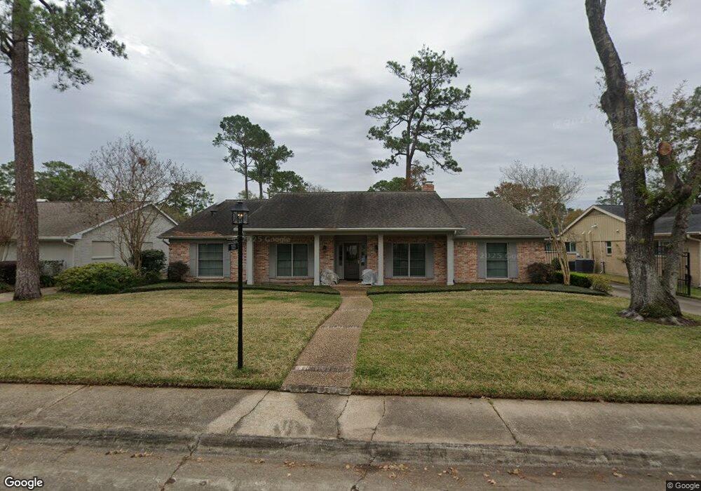 10219 Holly Springs Dr, Houston, TX 77042 - photo 1