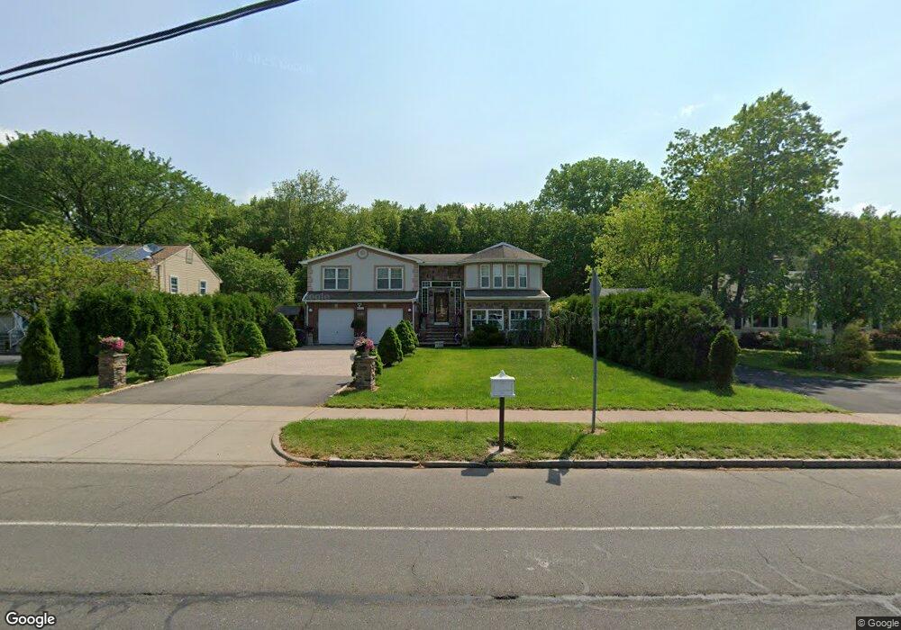 562 Maple Hill Ave, Newington, CT 06111 - photo 1