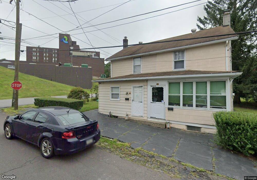 538 E Cranberry Ave, Hazleton, PA 18201 - photo 1