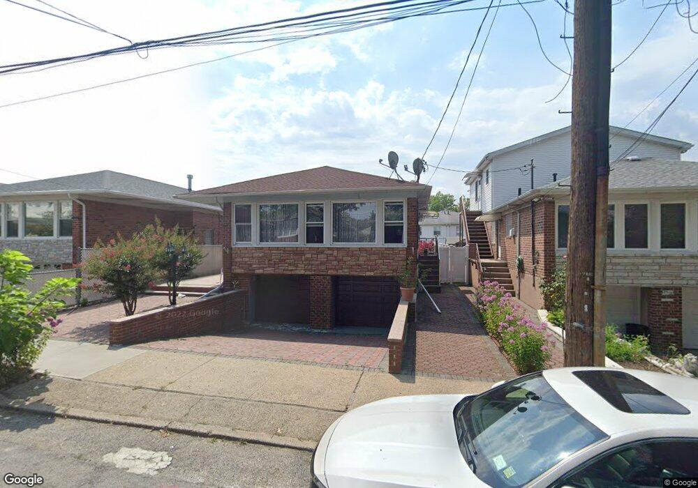 2524 148th St, Flushing, NY 11354 - photo 1