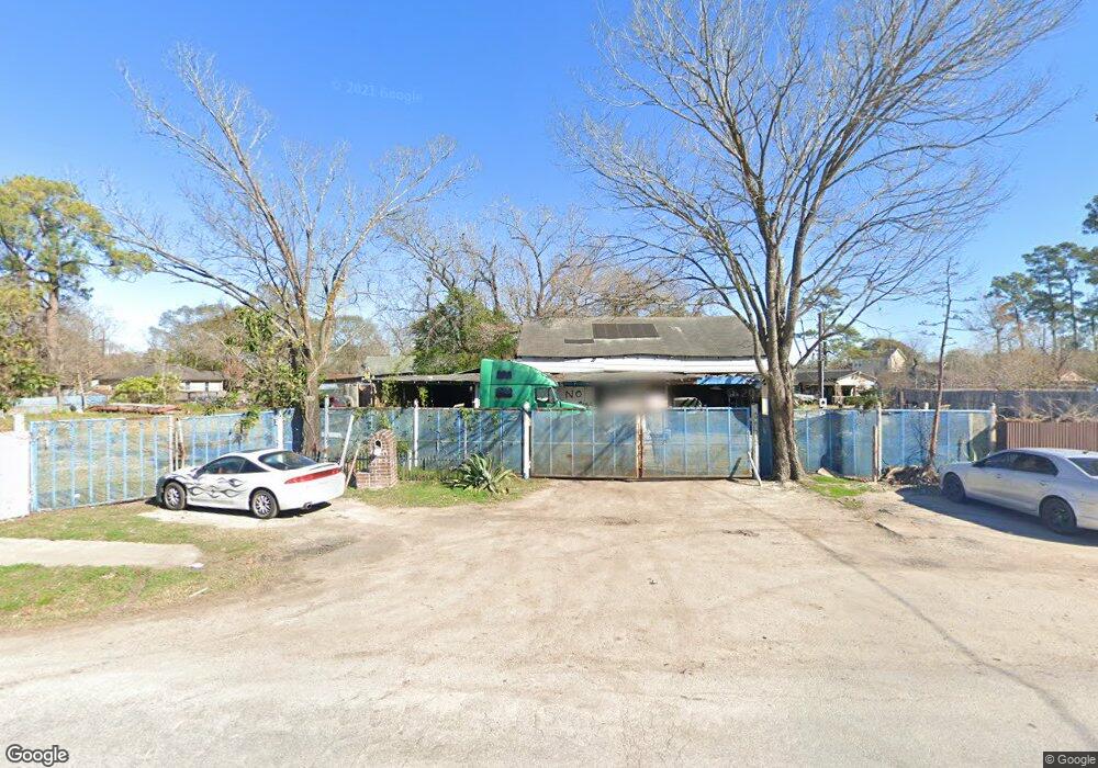 6719 Weaver Rd, Houston, TX 77028 - photo 1