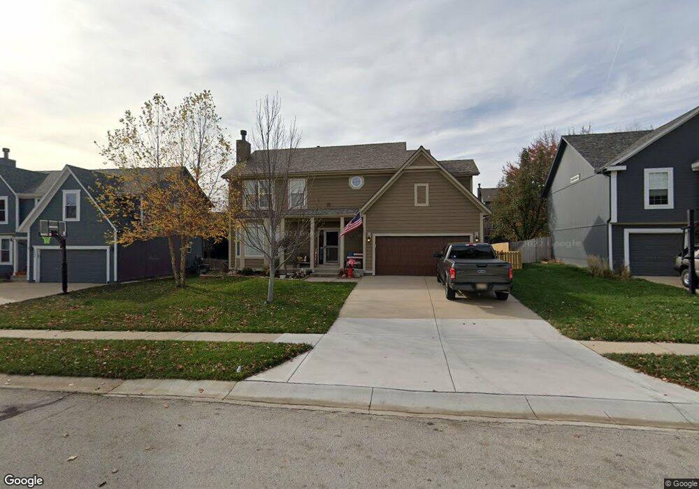 4902 Lakecrest Dr, Shawnee, KS 66218 - photo 1