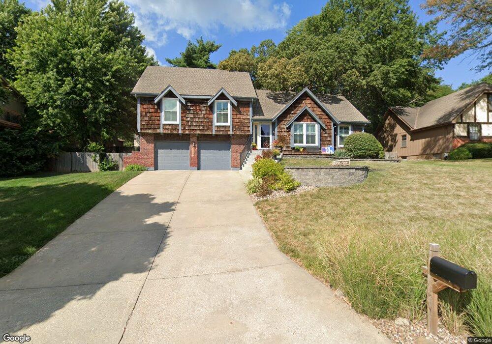 5144 Stearns St, Shawnee, KS 66203 - photo 1