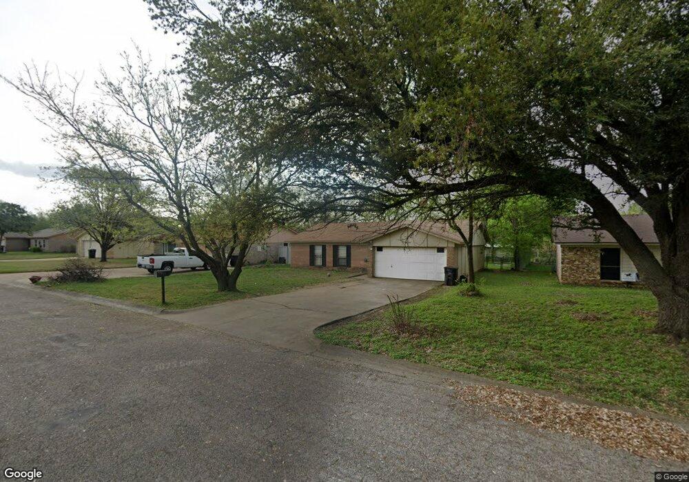 1207 Davis St, Cleburne, TX 76033 - photo 1