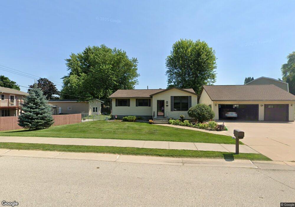 711 Juniper St, La Crescent, MN 55947 - photo 1