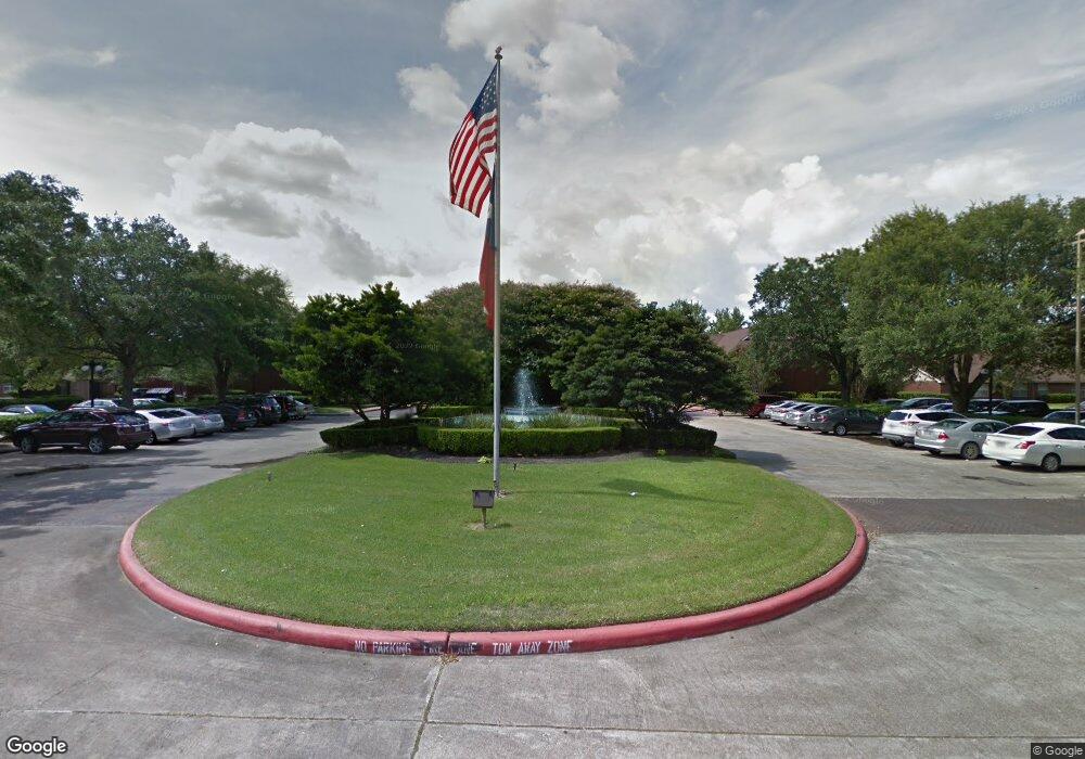 400 E Parkwood Ave, Friendswood, TX 77546 - photo 1