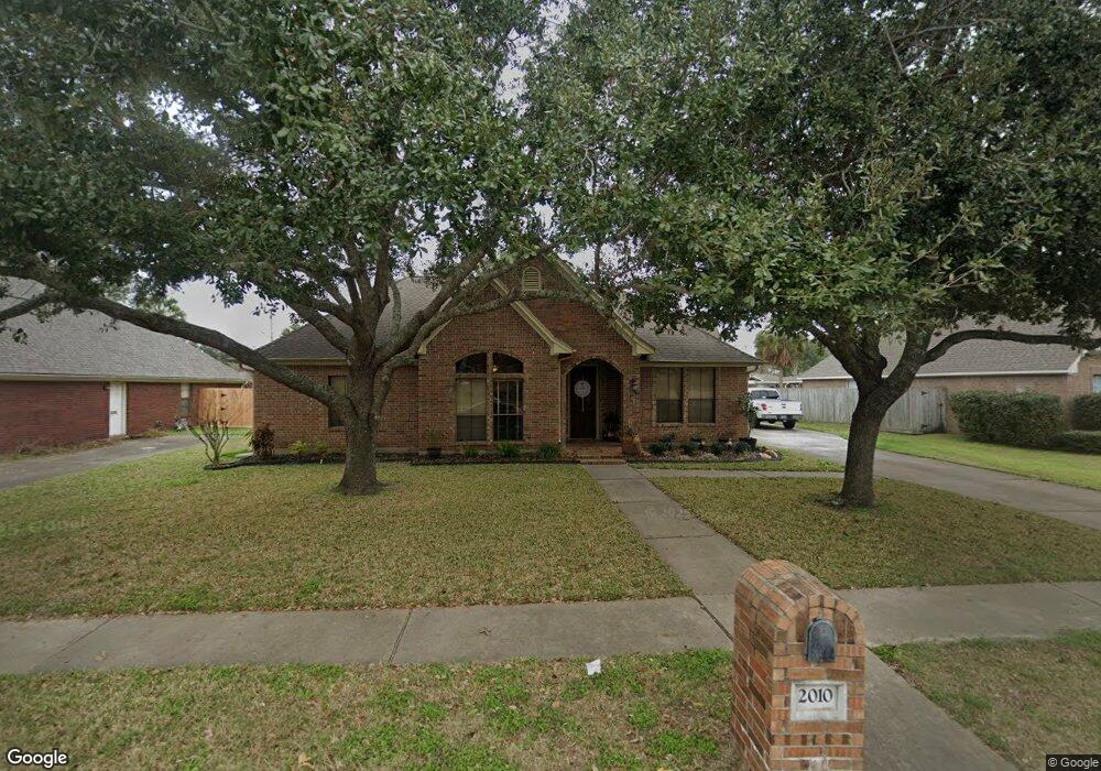 2010 Troon Dr, Alvin, TX 77511 - photo 1