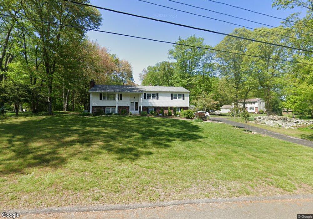 21 Cromwell Rd, Trumbull, CT 06611 - photo 1