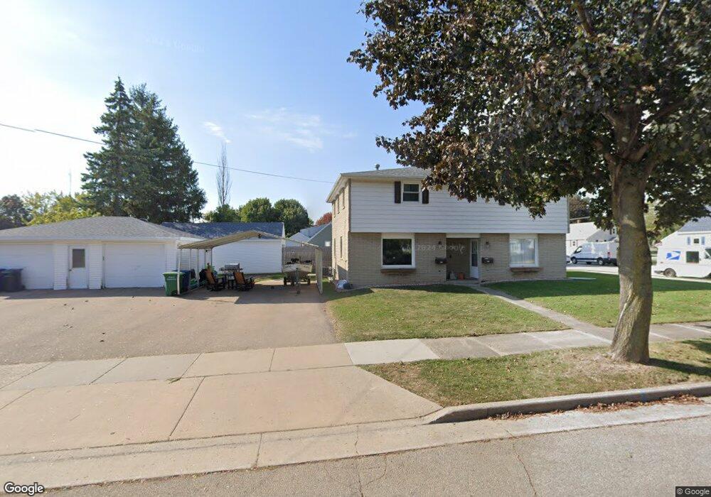 402 Williams St, Combined Locks, WI 54113 - photo 1