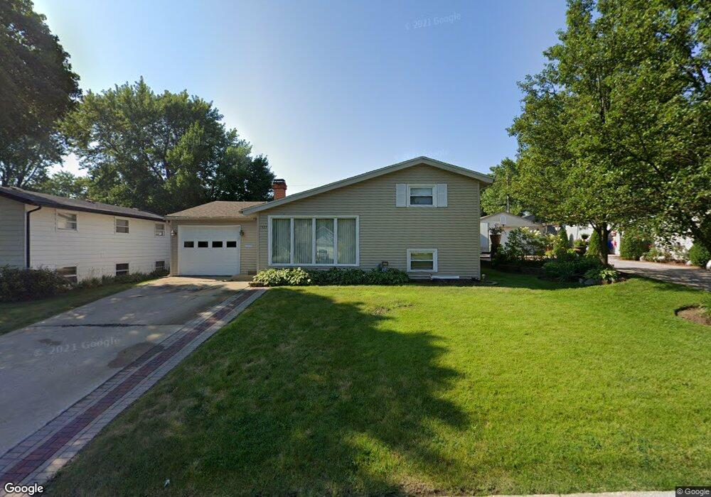 1527 Amarillo Dr, Carpentersville, IL 60110 - photo 1