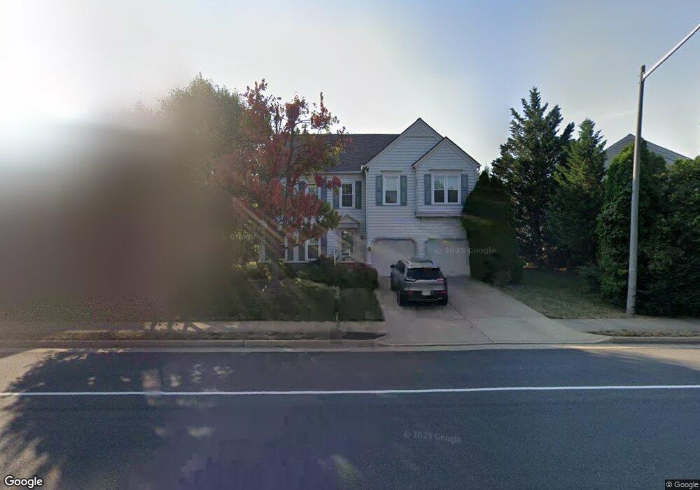 1920 Woodford Rd, Vienna, VA 22182 - photo 1