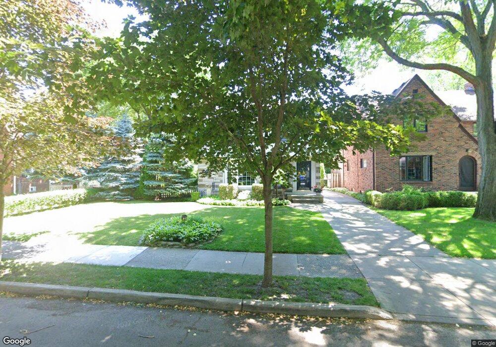 210 Fisher Rd, Grosse Pointe Farms, MI 48230 - photo 1