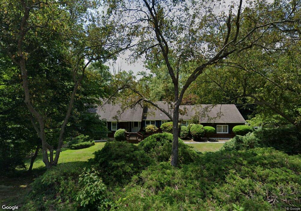 127 Thornridge Dr, Stamford, CT 06903 - photo 1