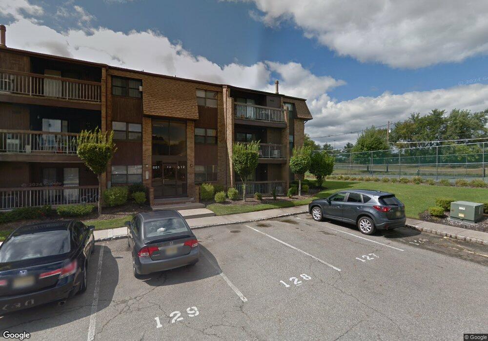 605 Sharon Garden Ct unit 1, Woodbridge, NJ 07095 - photo 1