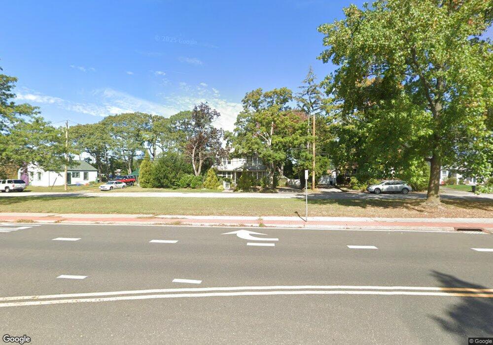 7 Oak Ct, Islip, NY 11751 - photo 1