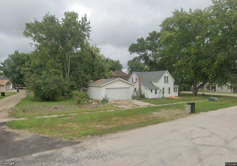 205 S Cedar Ave, Graettinger, IA 51342 - photo 1