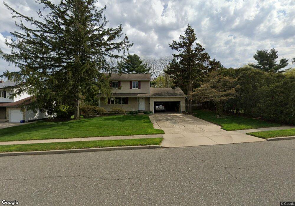 3 Byron Rd, ComMacK, NY 11725 - photo 1