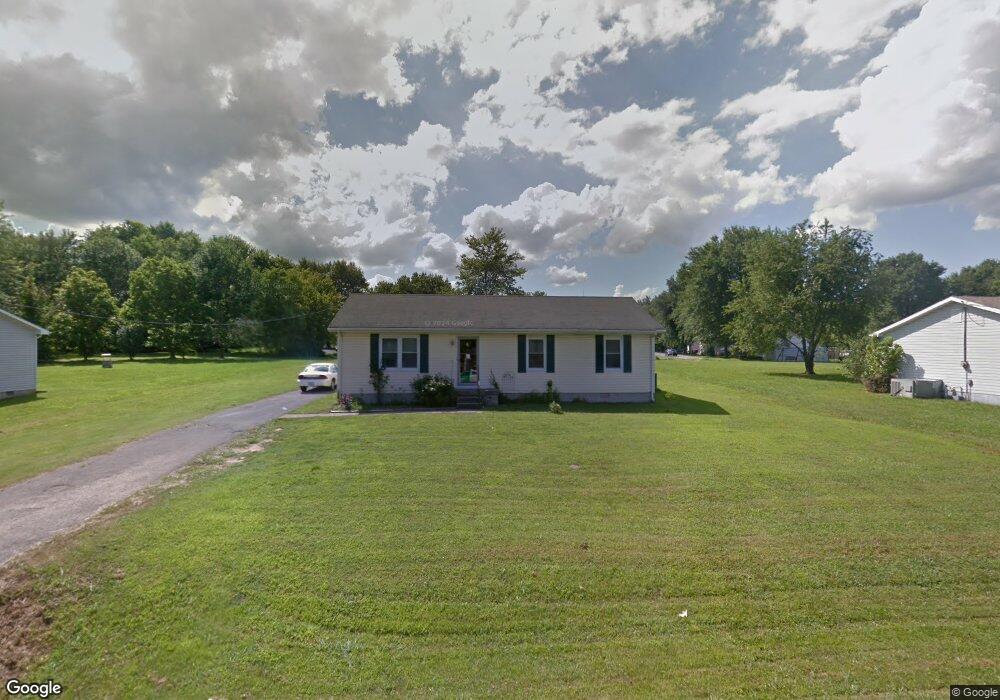 305 Pineridge Dr, Hopkinsville, KY 42240 - photo 1