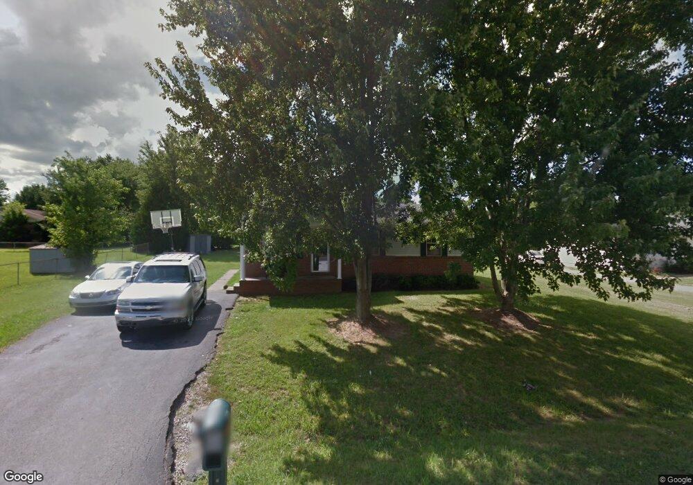 303 Pineridge Dr, Hopkinsville, KY 42240 - photo 1