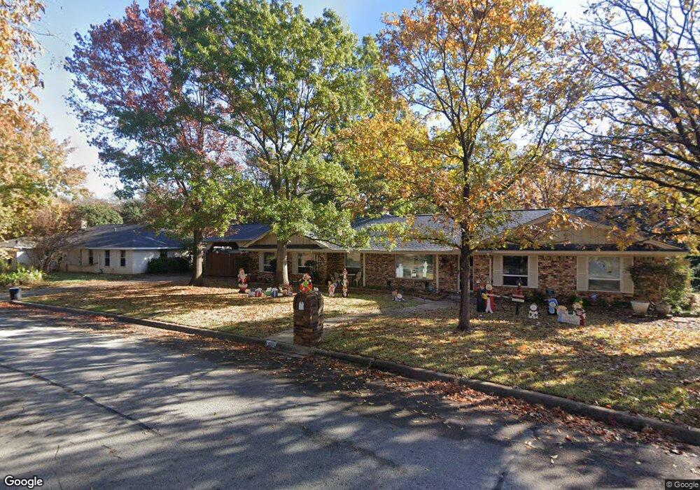 916 Circle Ln, Bedford, TX 76022 - photo 1