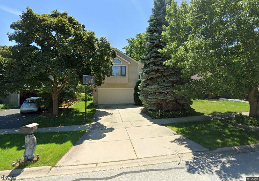 2724 Rolling Meadows Dr, Naperville, IL 60564 - photo 1