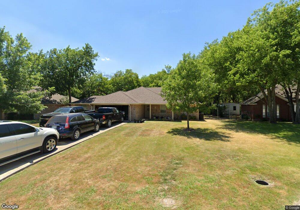 1009 Oxford Dr, Gainesville, TX 76240 - photo 1