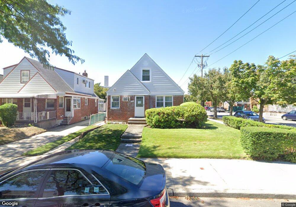 8104 258th St, Glen Oaks, NY 11004 - photo 1