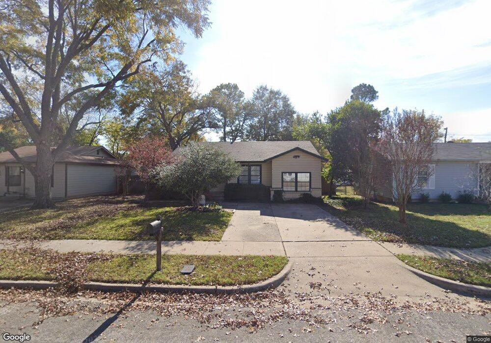 113 Reaves Ln, Hurst, TX 76053 - photo 1