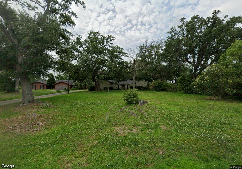 725 W Sale Rd, Lake Charles, LA 70605 - photo 1