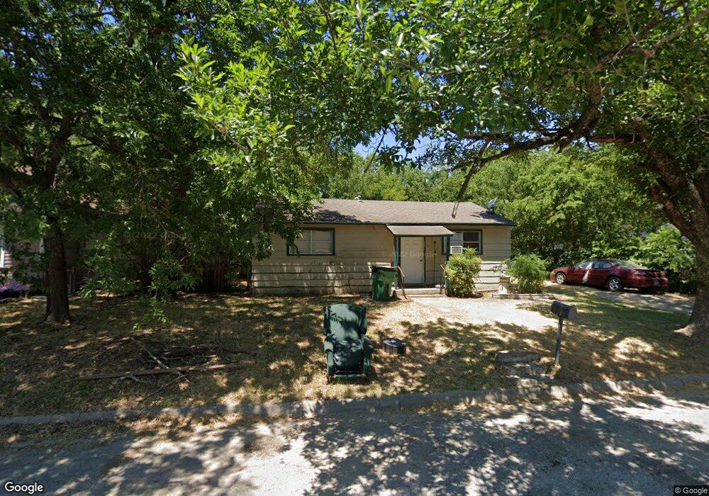 1205 Witherspoon St, Gainesville, TX 76240 - photo 1