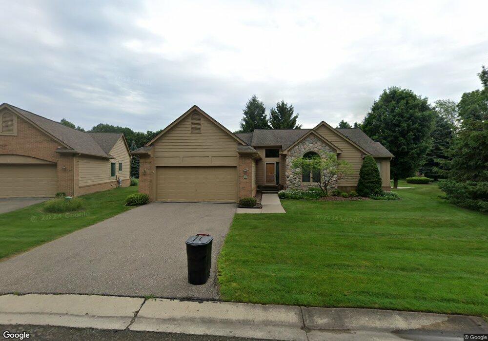 5055 Lagoons Cir, West Bloomfield, MI 48323 - photo 1