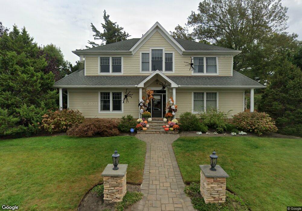 69 Marvin Ln, Islip, NY 11751 - photo 1