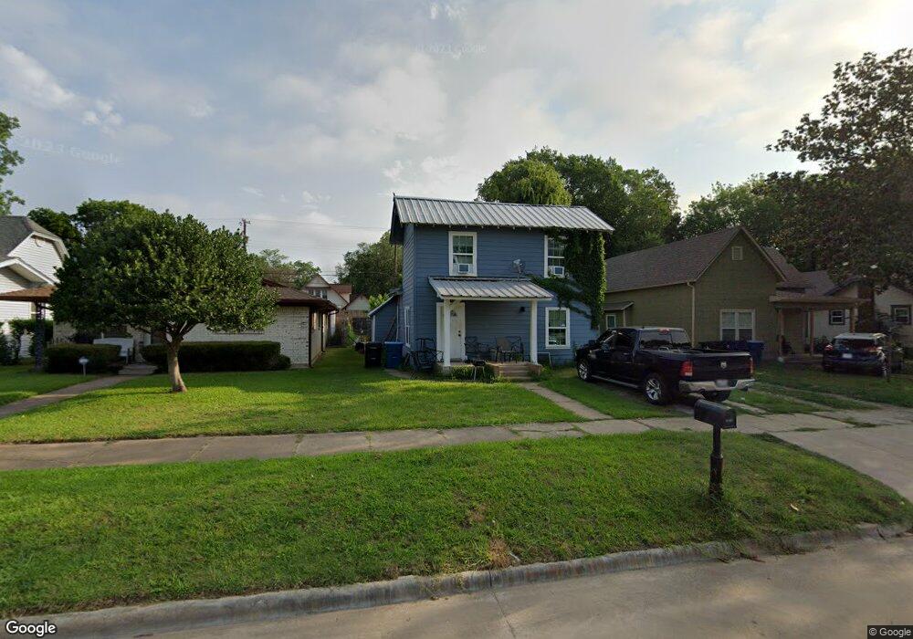 917 W Crawford St, Denison, TX 75020 - photo 1