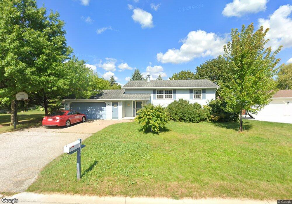 2122 W Jonathon Dr, Appleton, WI 54914 - photo 1