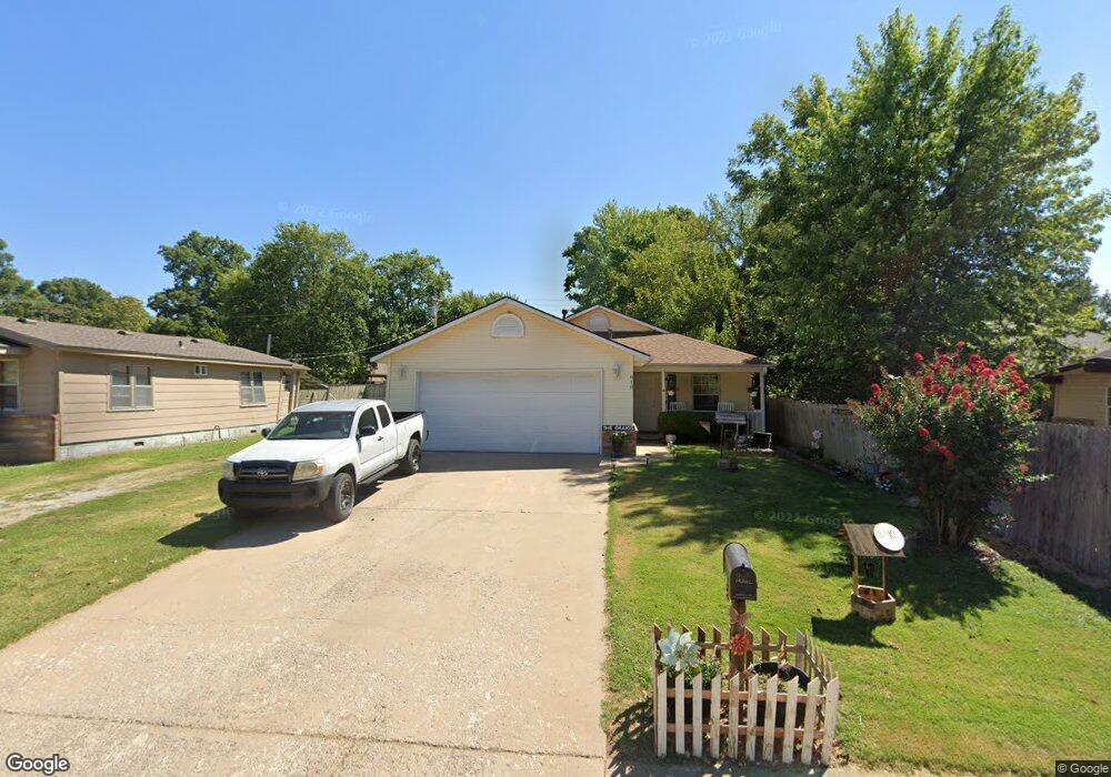 810 N Florence Ave, Claremore, OK 74017 - photo 1