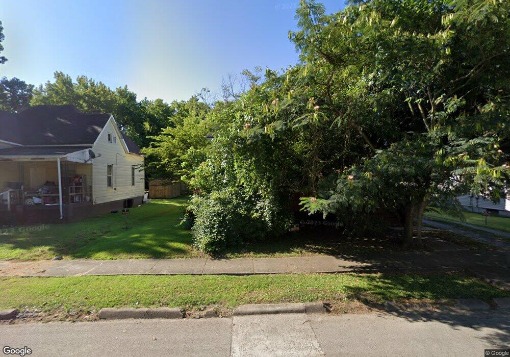 105 E Dayton St, Harrisburg, IL 62946 - photo 1