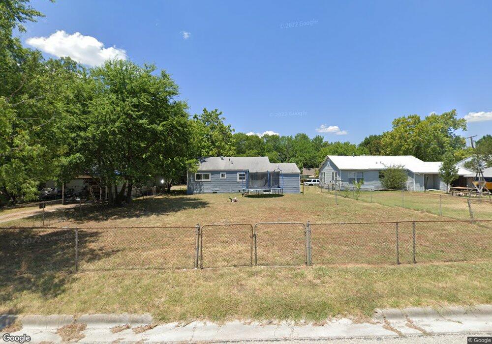 1004 Gladney St, Gainesville, TX 76240 - photo 1