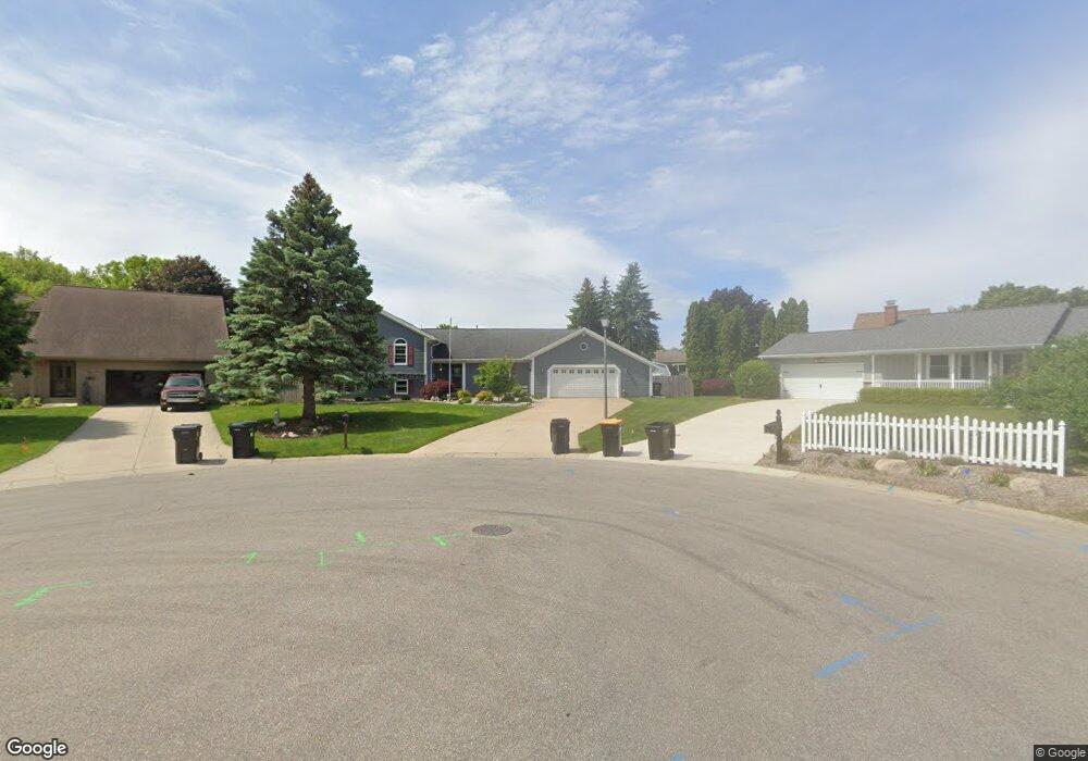 926 W Crownpointe Ct SW, Byron Center, MI 49315 - photo 1