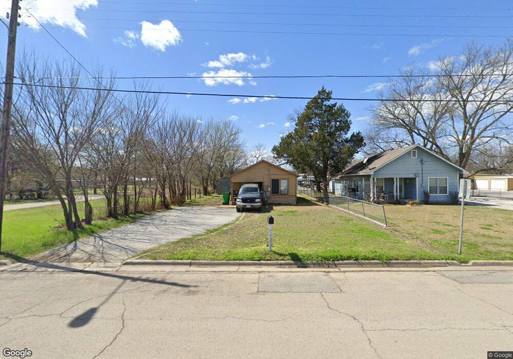 319 Fair Ave, Gainesville, TX 76240 - photo 1