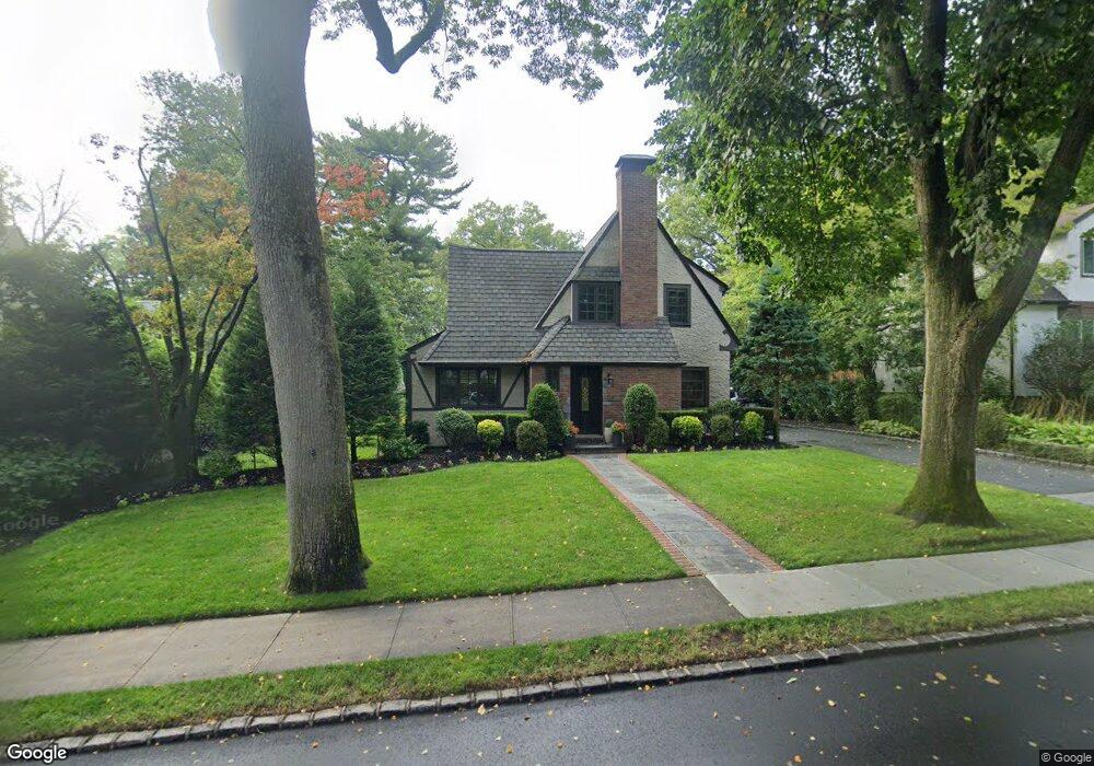 15 Melbourne Rd, Great Neck, NY 11021 - photo 1