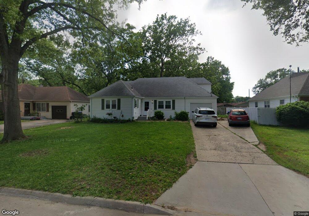 2915 SW Lincoln St, Topeka, KS 66611 - photo 1