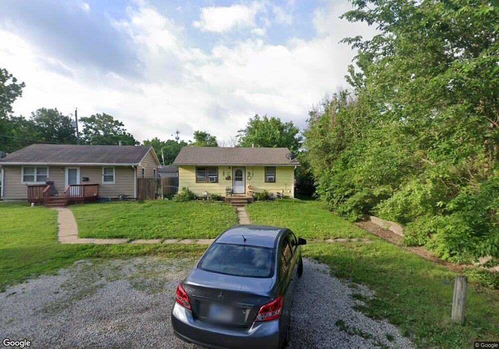 2419 SW Duane St, Topeka, KS 66606 - photo 1