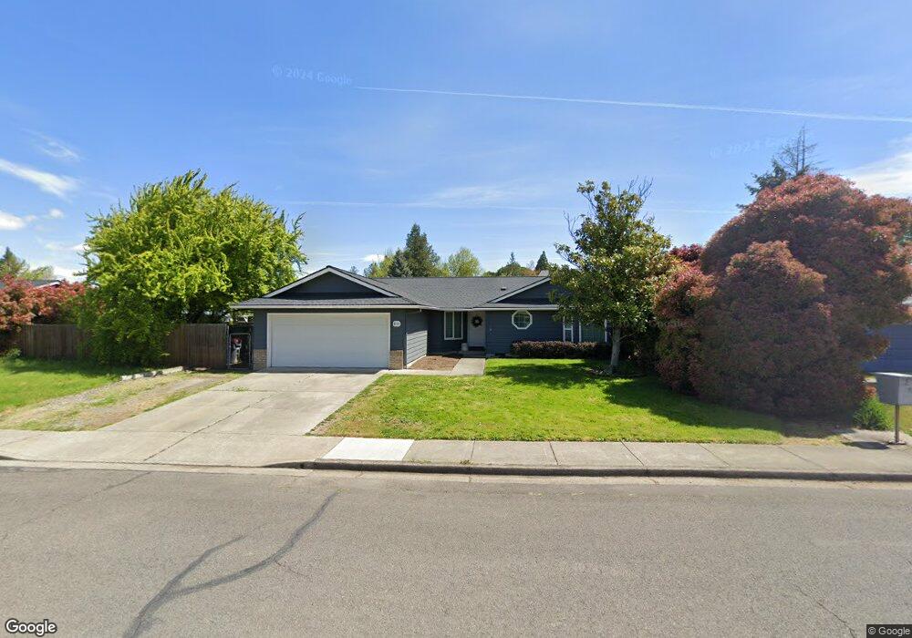 611 Malabar St, Central Point, OR 97502 - photo 1